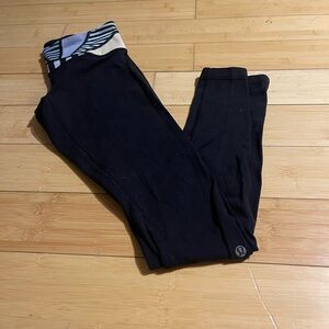 Woman’s size 4 Lulu Lemon pants